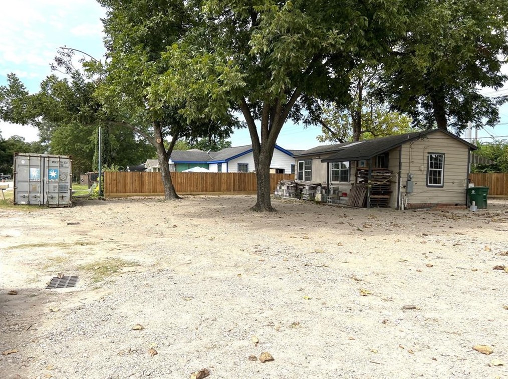 10525 W Hardy Rd #1, Houston, TX 77076