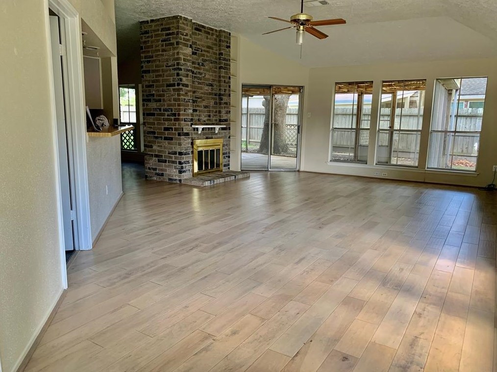307 Village Creek Dr, Houston, TX 77598-2636