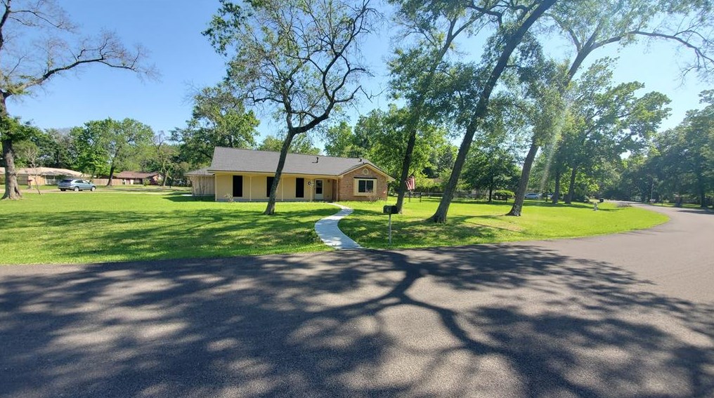 435 Rollingwood St, Baytown, TX 77520