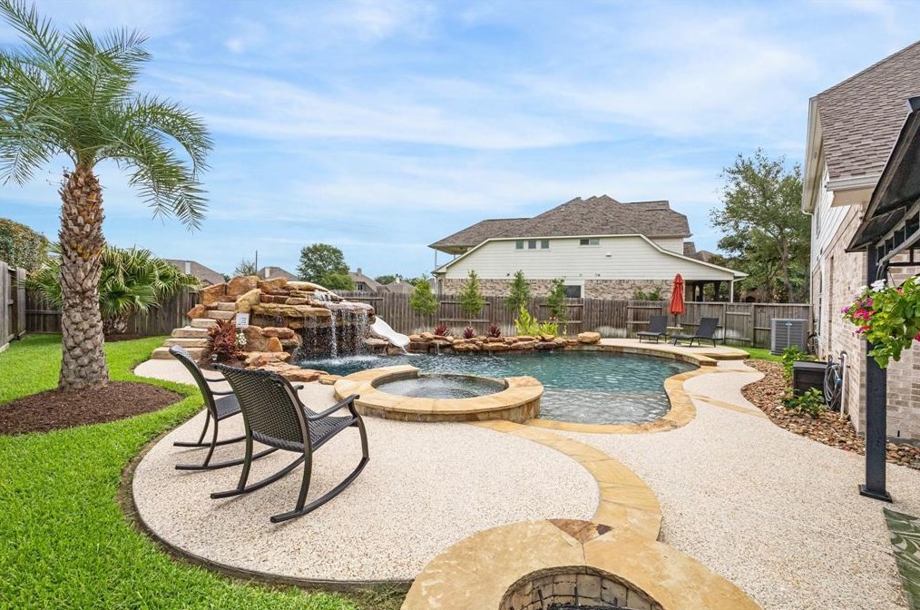 2880 Carrera Ct, League City, TX 77573-2290