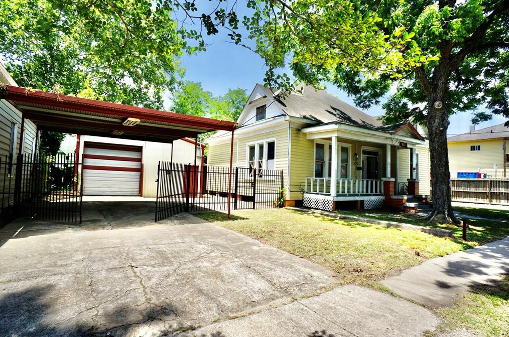1817 Chapman St, Houston, TX 77009-8717