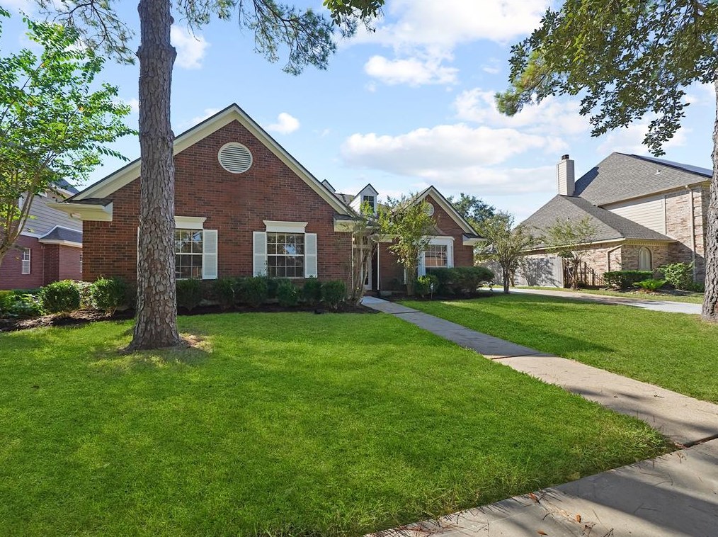 4522 Bermuda Dr, Sugar Land, TX 77479
