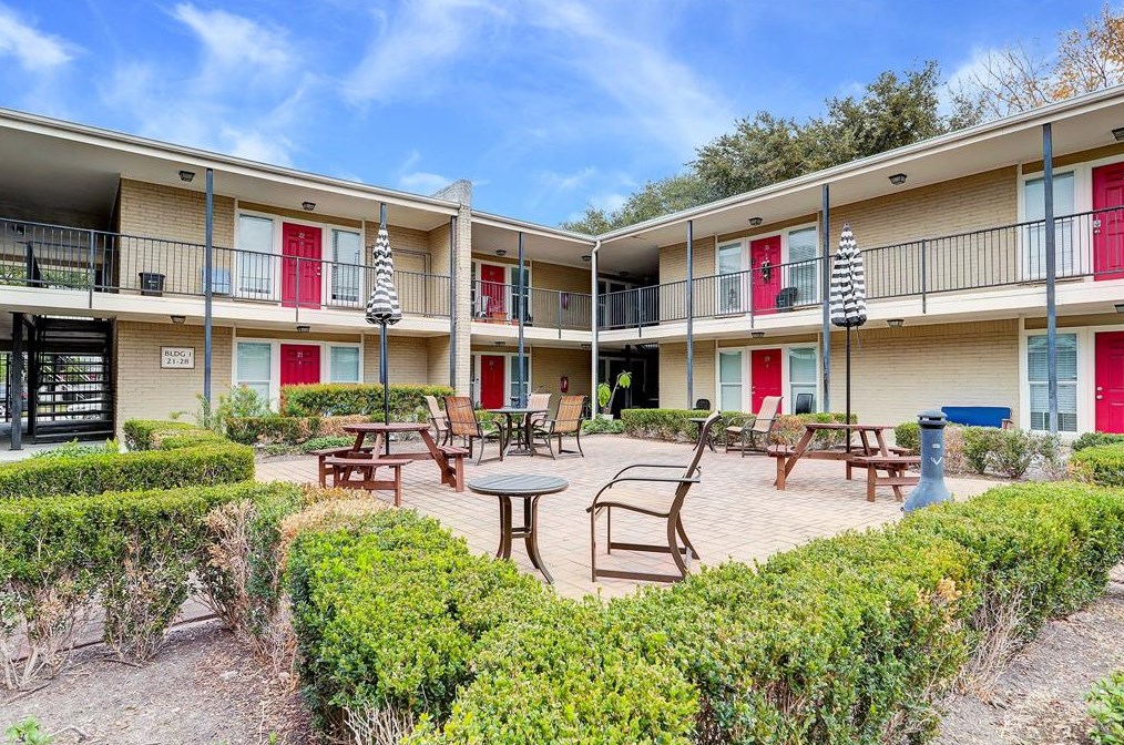 835 Heights Blvd, Houston TX  77007-1540 exterior