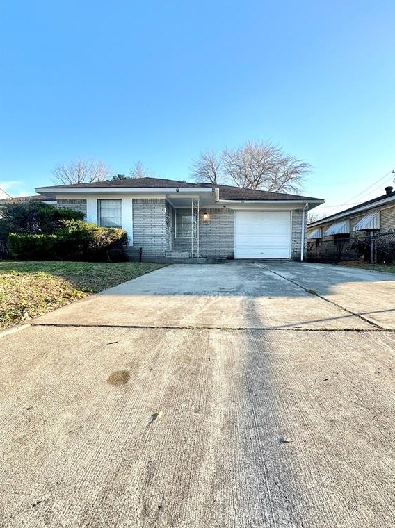 8706 Tilgham St, Houston, TX 77029