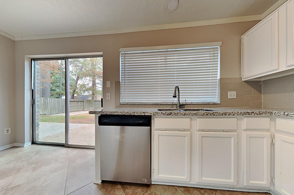 9322 Wandsworth Dr, Spring TX  77379-9406 exterior