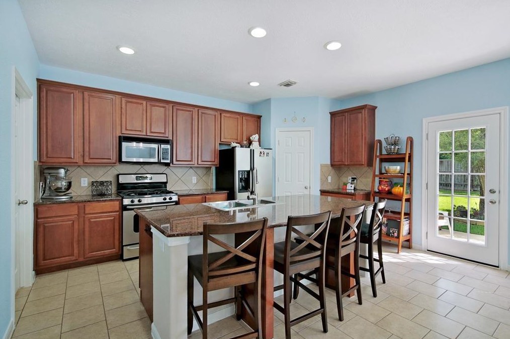 75 Spinning Wheel Cir, Spring TX  77382-1445 exterior