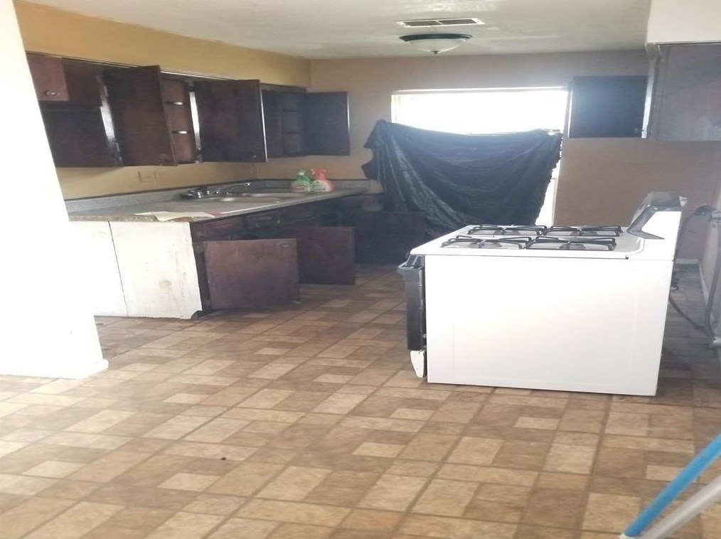 858 Marcolin St, Houston TX  77088-5108 exterior