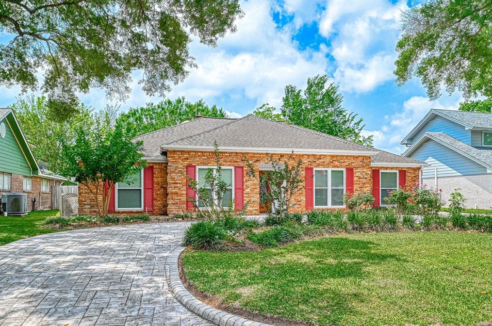 18230 Barbuda Ln, Houston, TX 77058