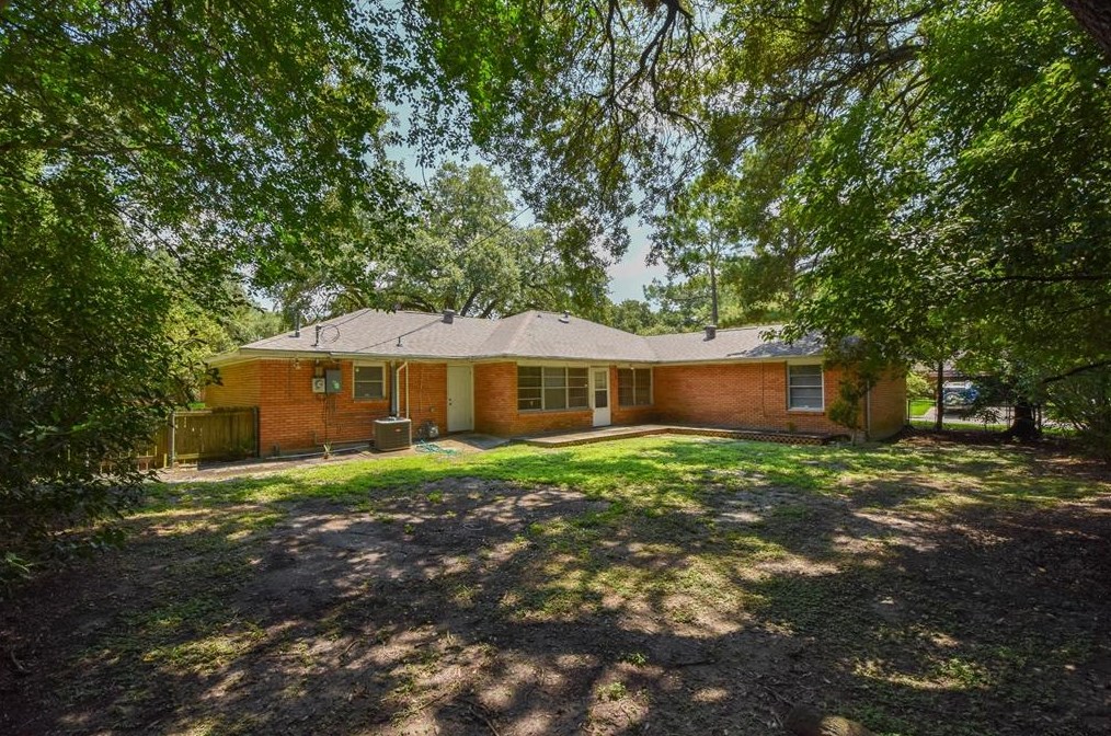 8526 Greenbush St, Houston TX  77025-3846 exterior