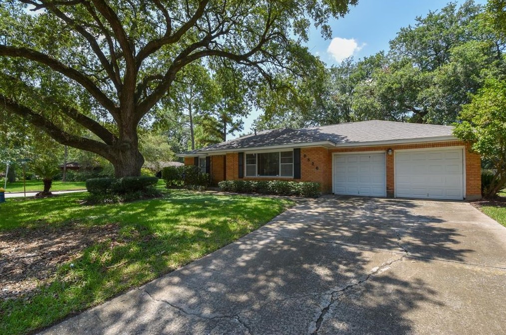 8526 Greenbush St, Houston, TX 77025-3846