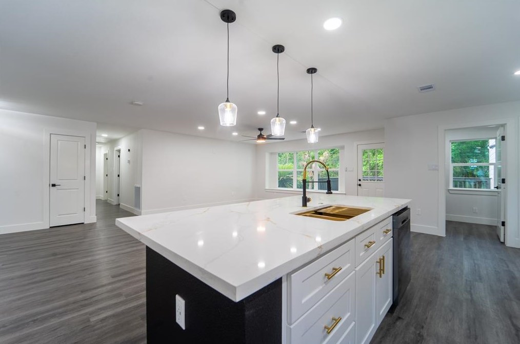 7387 Sims Dr, Houston TX  77061-2642 exterior