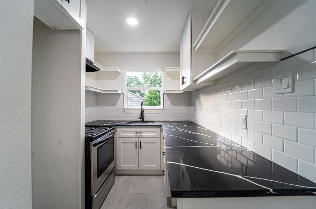 7387 Sims Dr, Houston TX  77061-2642 exterior