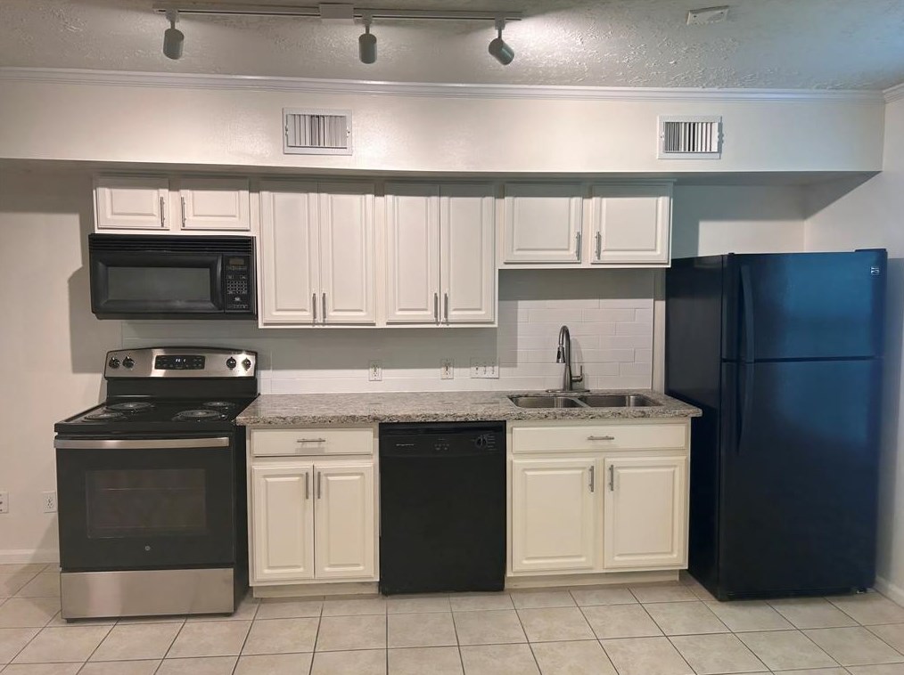 920 Martin St Apt 4, Houston, TX 77018