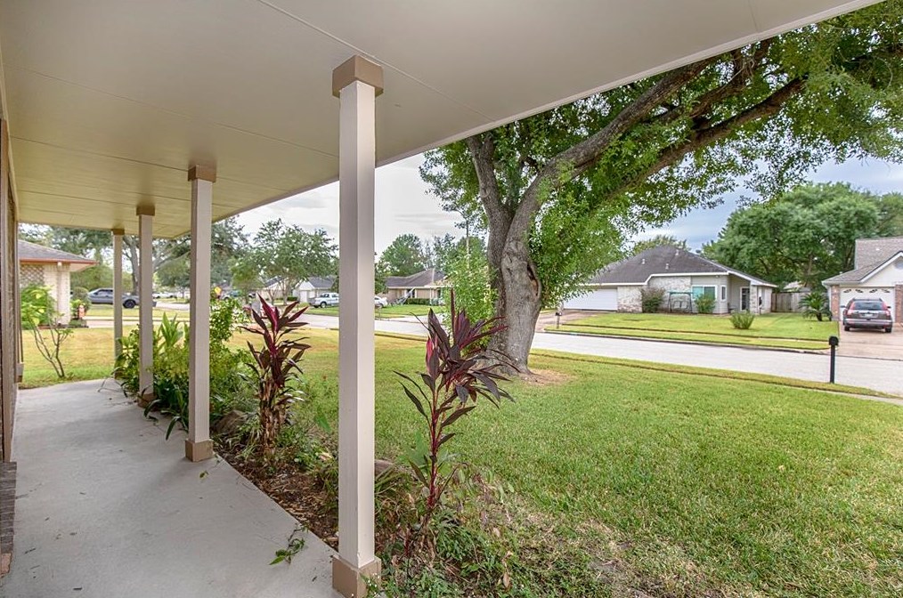 15707 Caprock Dr, Houston, TX 77598-2534