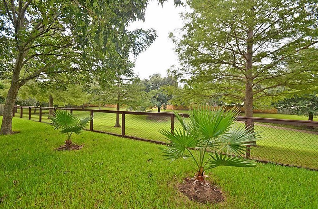 2222 Brook View Ln, Sugar Land, TX 77479