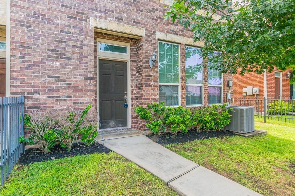 2719 Misty Heath Ln, Houston, TX 77082-2142