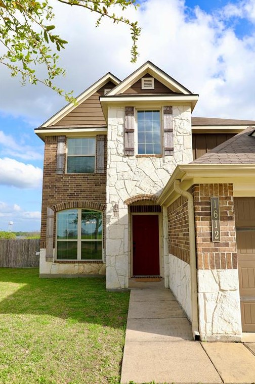 1612 Stone Ridge Dr, White Hall, TX 77868