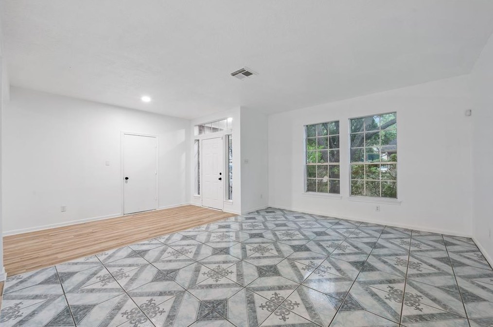 10103 Glengate Ln, Houston, TX 77036-8607