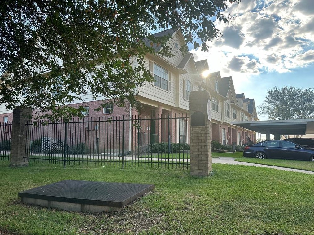 2710 Grants Lake Blvd #j5, Sugar Land, TX 77479