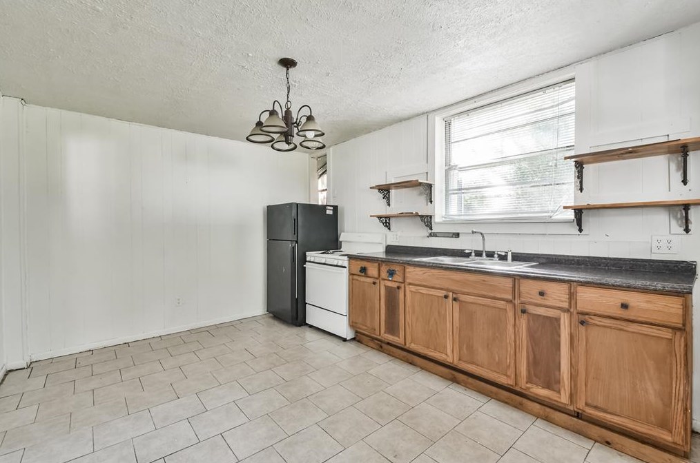 712 Hwy 190 E #a, Huntsville, TX 77340