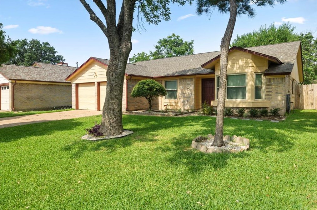 11911 Plumbrook Dr, Houston, TX 77099