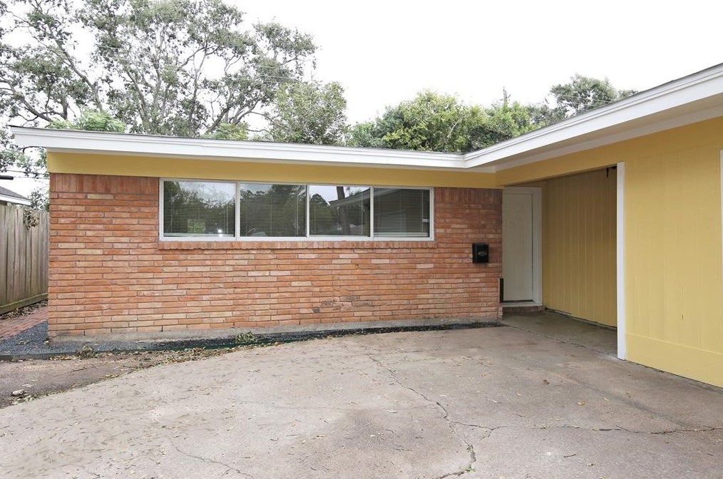 5614 Fontenelle Dr, Houston, TX 77035