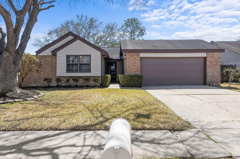 822 Bradwell Dr, Houston, TX 77062-3301