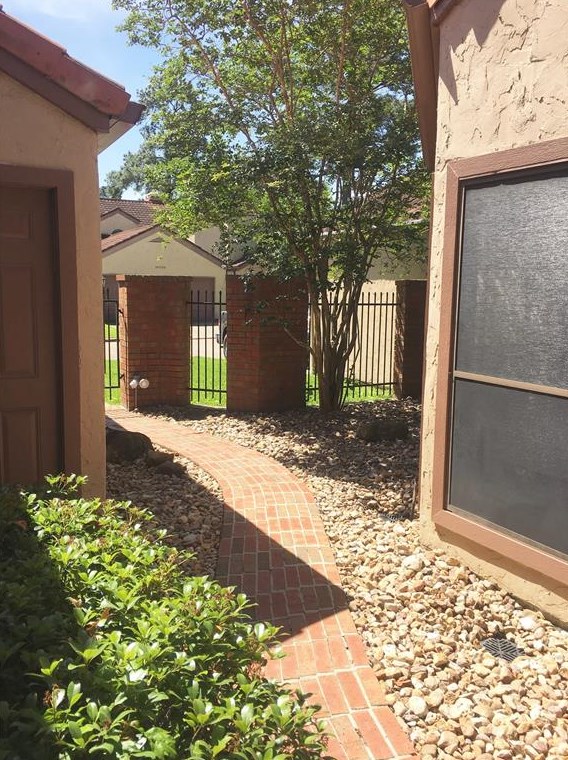 16047 Golf Club Dr, Crosby TX  77532-5408 exterior