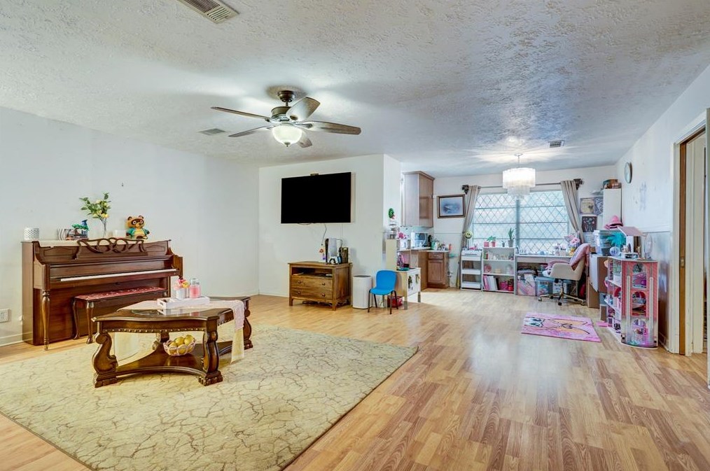 2027 Sieber Dr, Houston, TX 77017-6243