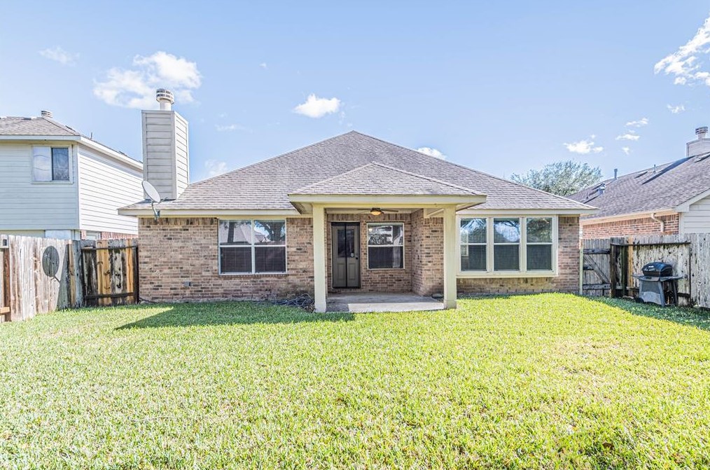 2006 Roaring Springs Dr, Pearland, TX 77584