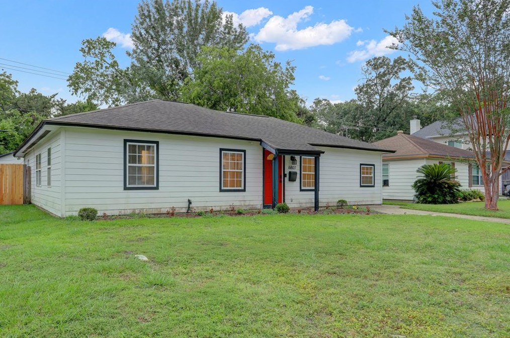 6807 Schiller St, Houston, TX 77055-5203