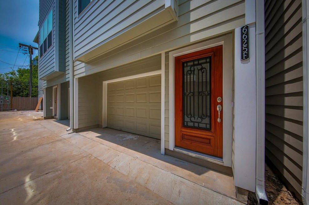 6625 N Main St #e, Houston, TX 77008