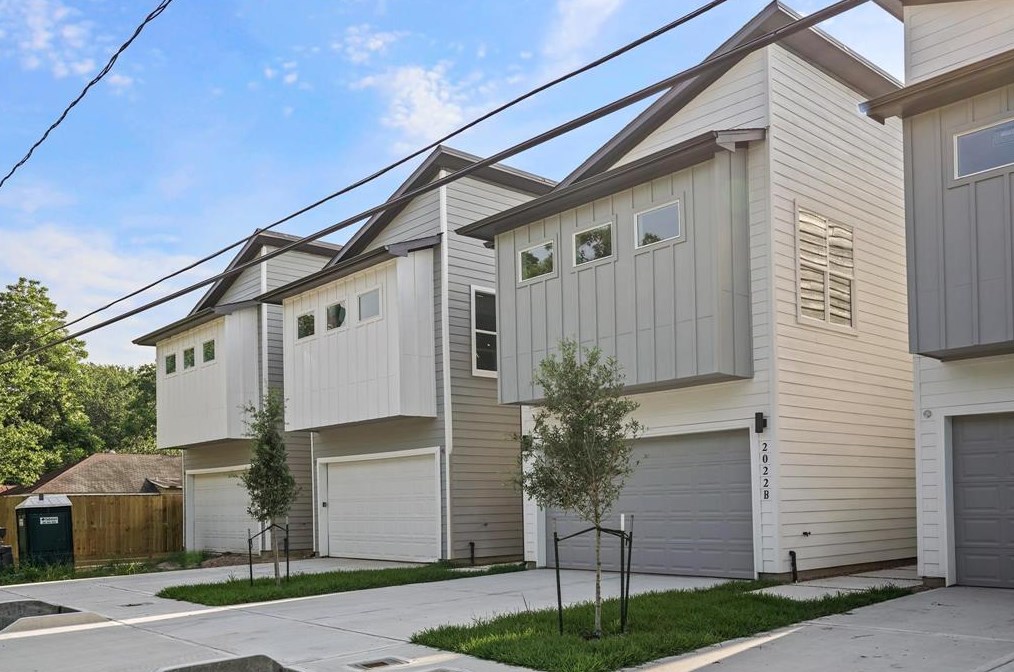 2022 Thonig Rd, Houston, TX 77055-1709