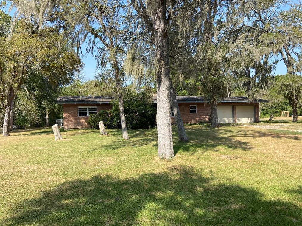 9214 Tacquard Dr, Hitchcock, TX 77563