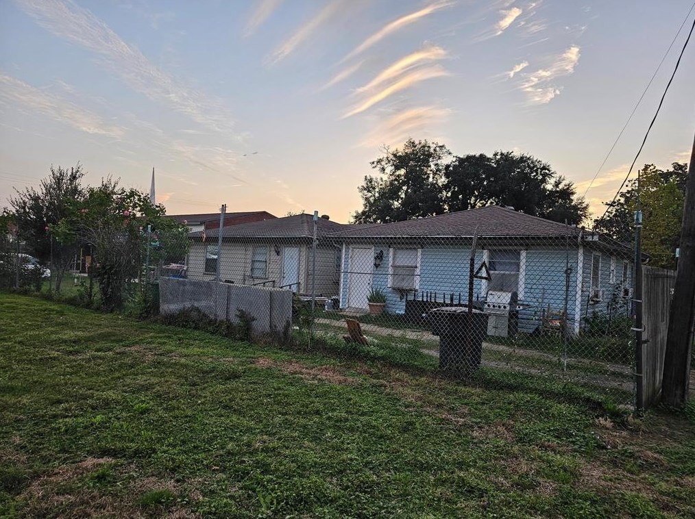 3928 Linder St, Houston, TX 77026-1419