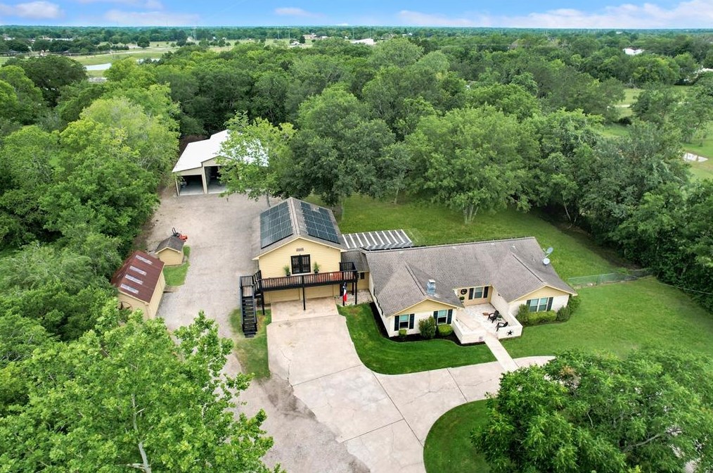 22028 Britt Oaks Dr, Alvin, TX 77511-8880