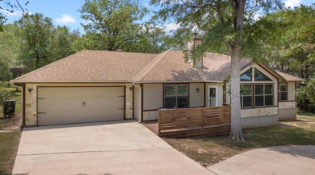 216 Kaelepulu Dr, Calvin, TX 78602-7211
