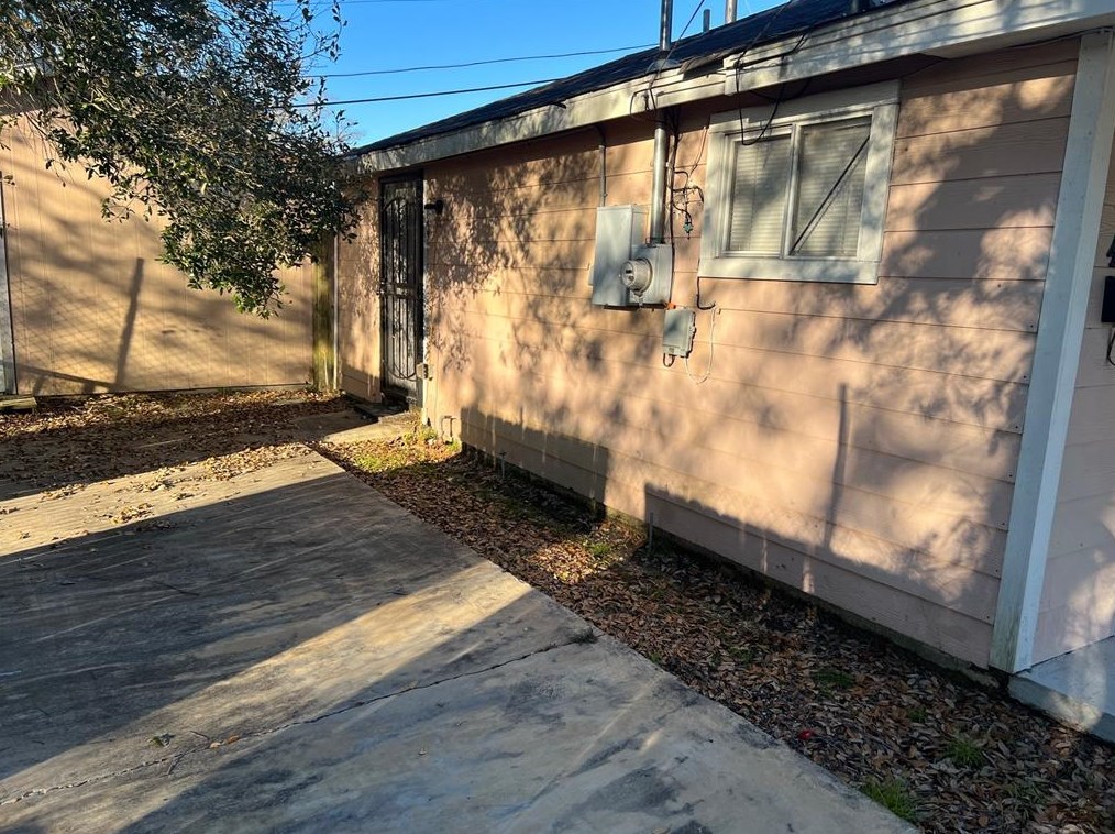 4433 Sterling St, Houston TX  77051-2639 exterior