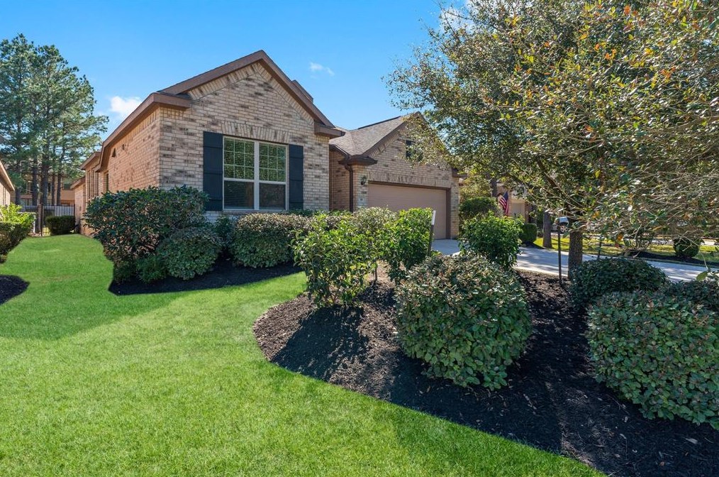 39 Wolf Cabin Cir, Spring TX  77389-4944 exterior