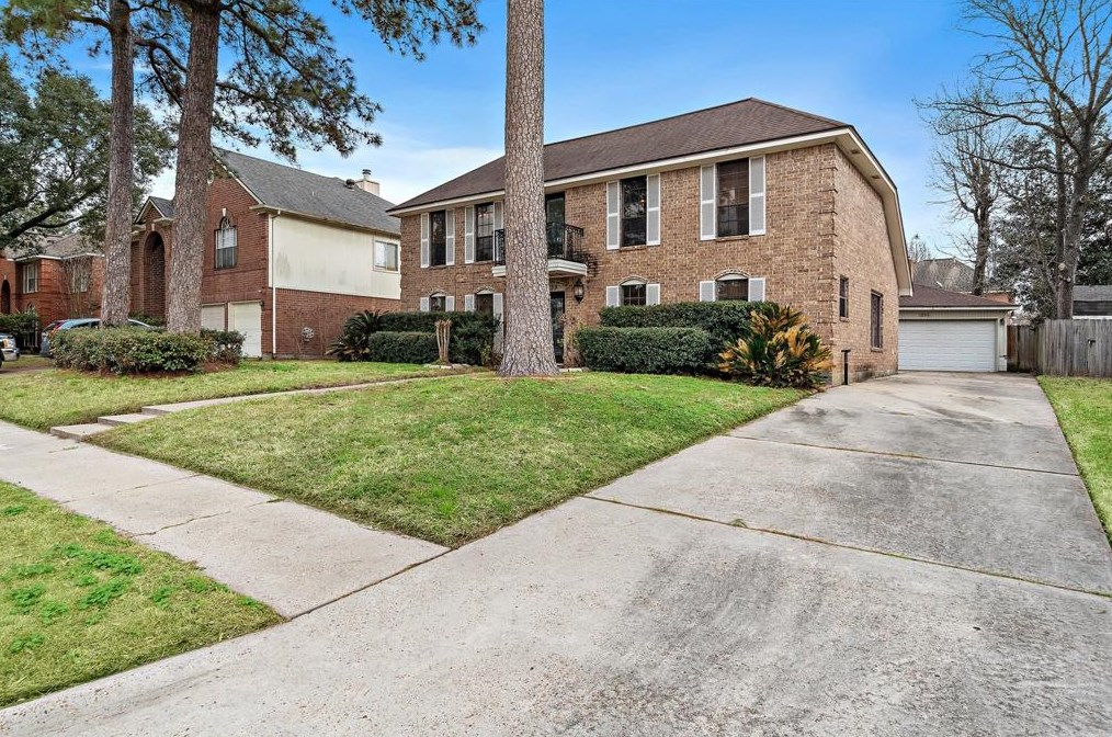 239 Castle Way Ln, Houston, TX 77015-2072