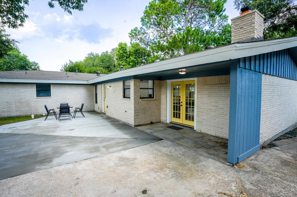 7818 Braes Mdw Dr, Houston TX  77071-1301 exterior