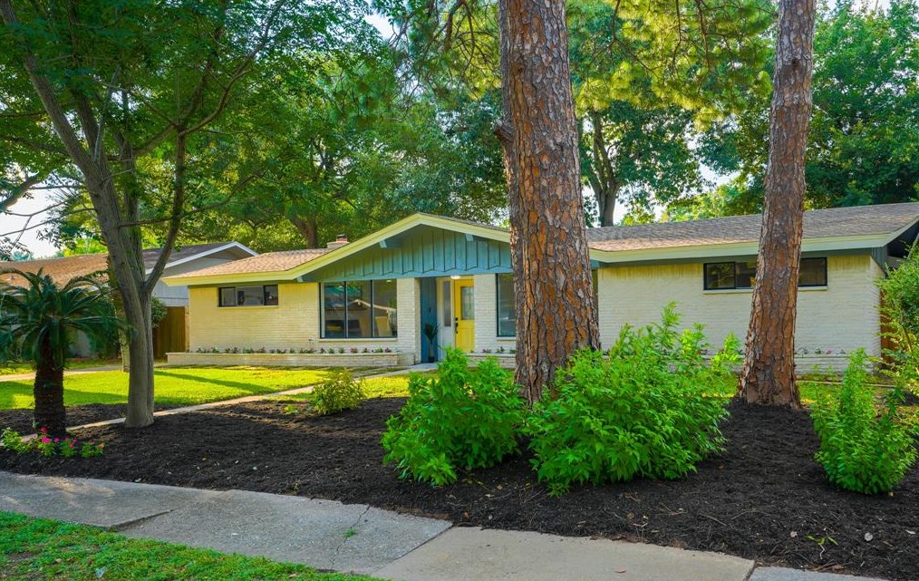 7818 Braes Mdw Dr, Houston TX  77071-1301 exterior