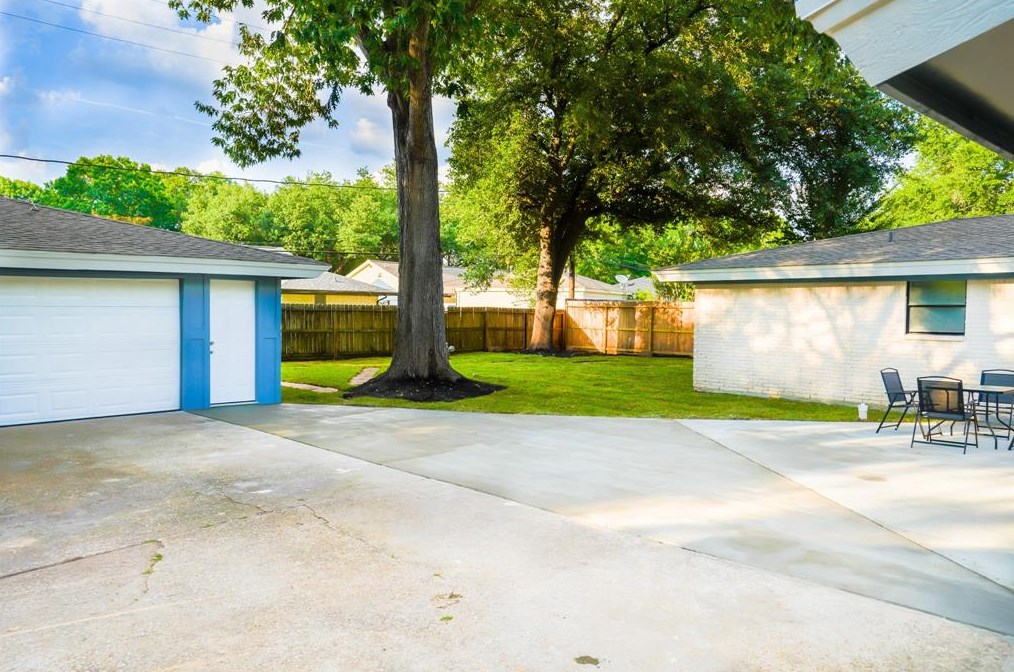 7818 Braes Mdw Dr, Houston TX  77071-1301 exterior