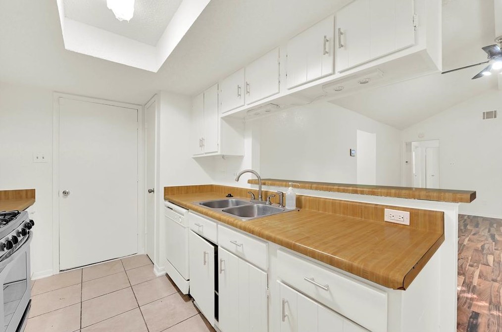 24007 Spg Briar Ln, Spring TX 77373-6344 exterior