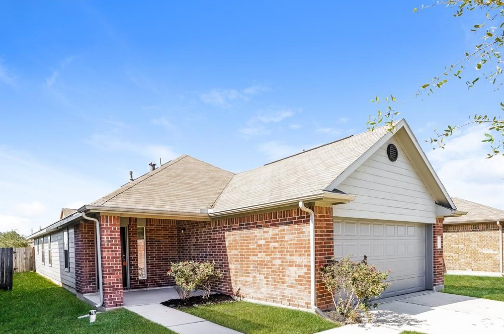 5731 Plantation Forest Dr, Katy TX  77449-1575 exterior