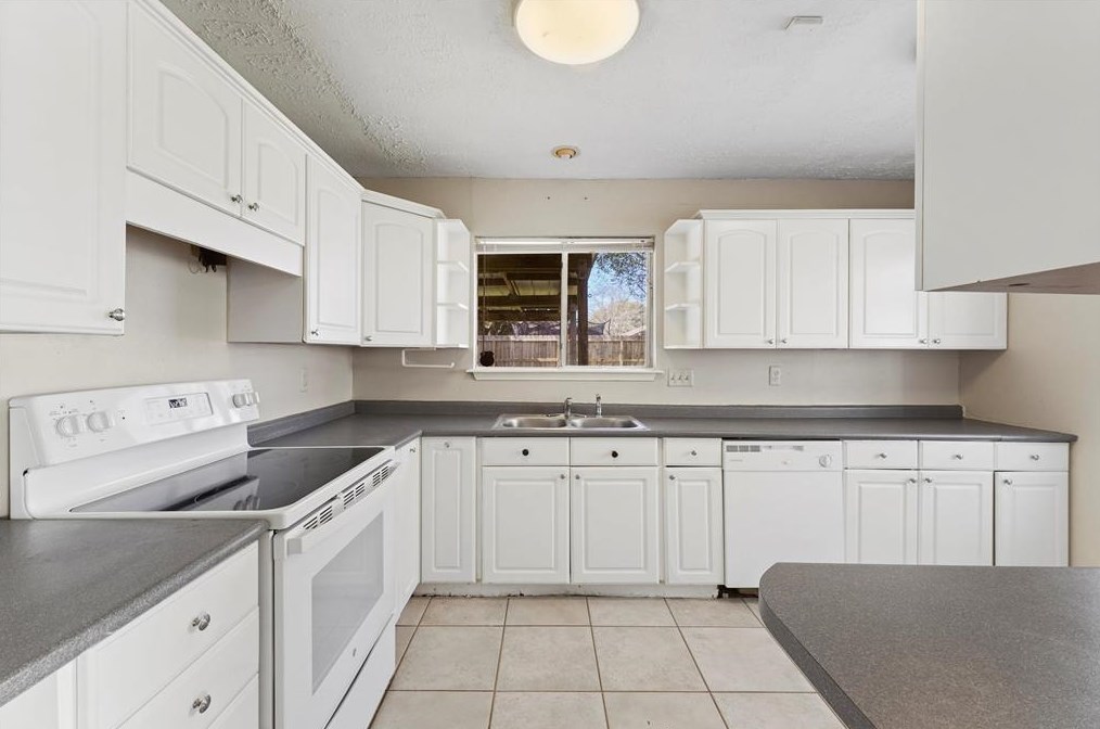 7219 Sunlight Ln, Houston TX  77095-1411 exterior