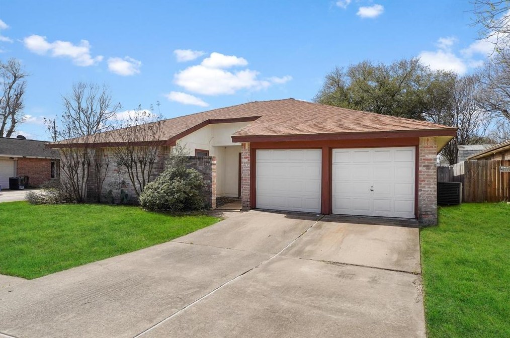 7219 Sunlight Ln, Houston, TX 77095-1411