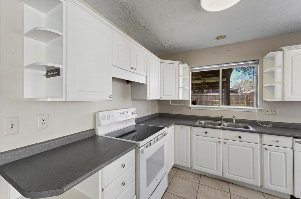 7219 Sunlight Ln, Houston TX  77095-1411 exterior