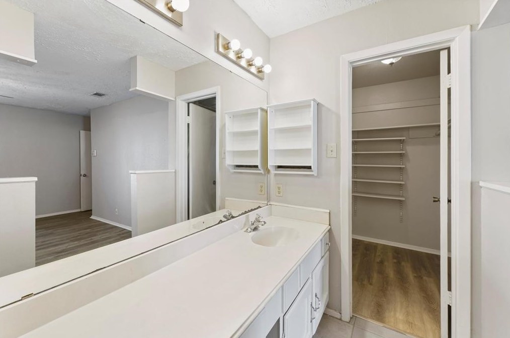 7219 Sunlight Ln, Houston TX  77095-1411 exterior