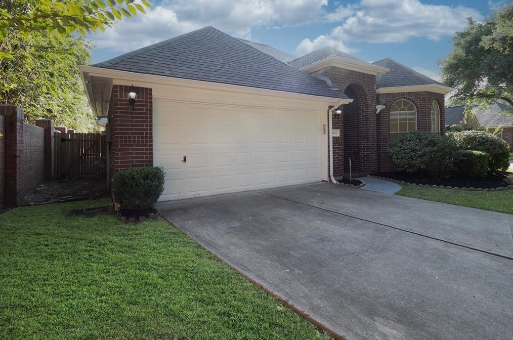 4934 Knights Branch Dr, Sugar Land, TX 77479-5339